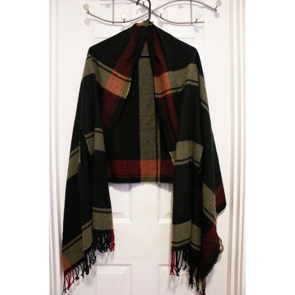2 /15 Abercrombie & Fitch Shawl Scarf